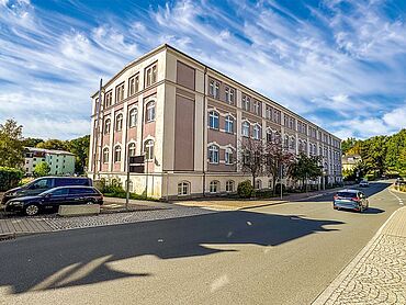 S26-04-044: Werdauer Straße 11
		08496 Neumark