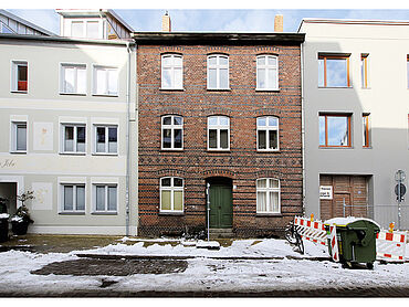 D21-01-008: Frankenstraße 55
							18439 Stralsund