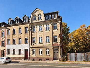 S26-04-035: Falkensteiner Straße 27
		08606 Oelsnitz