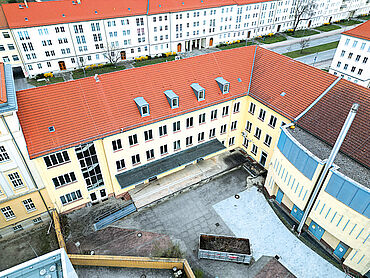 P26-03-023: Straße der Republik 26
							15890 Eisenhüttenstadt