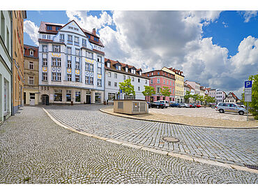 P26-03-014: Neumarkt 9
							06712 Zeitz