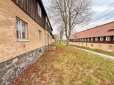 S26-02-085: August-Bebel-Straße 3-10, 12, 15, 17, 18, 20, 22
							02799 Großschönau
