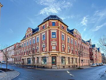 S26-01-033: August-Bebel-Straße 27
	08223 Falkenstein
