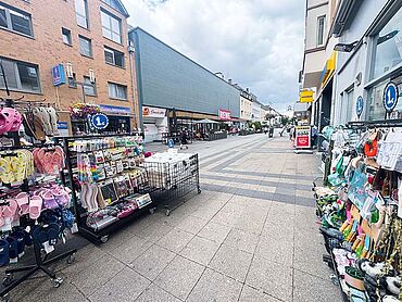 W26-03-007: Fischerstraße 101
							47055 Duisburg 