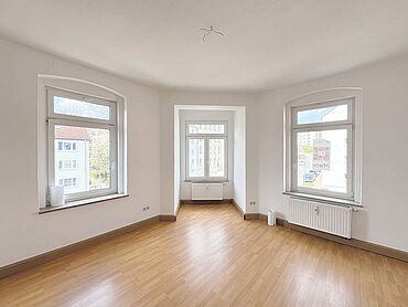 S26-02-102: Tischerstraße 10
							08525 Plauen